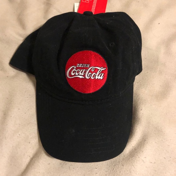 Forever 21 Other - COCA COLA NEW BLACK STRAP BACK HAT RED LOGO